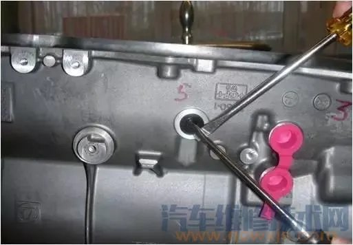 自动变速箱阀体总成拆卸与安装（教程图解）