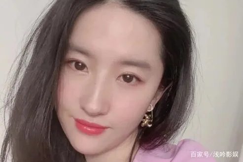 为什么大家一致认为刘亦菲五官一般，但气质却很好？