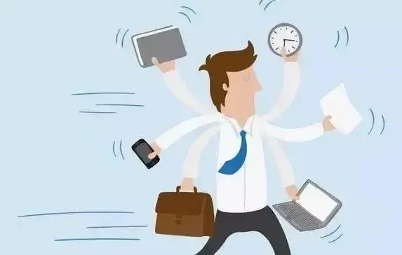 江西一“打工人”国庆拒绝上班被开除，在劳动法中拒绝加班应该开除吗？