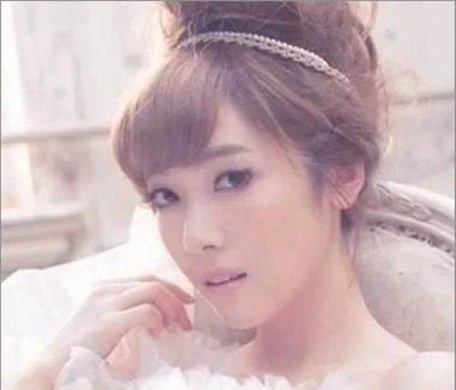 甜美可爱新娘发型图片欣赏 2017流行的新娘发型搭配推荐