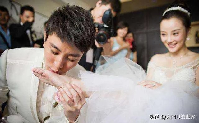 李小璐贾乃亮被拍到离婚后首次合体,你怎么看?