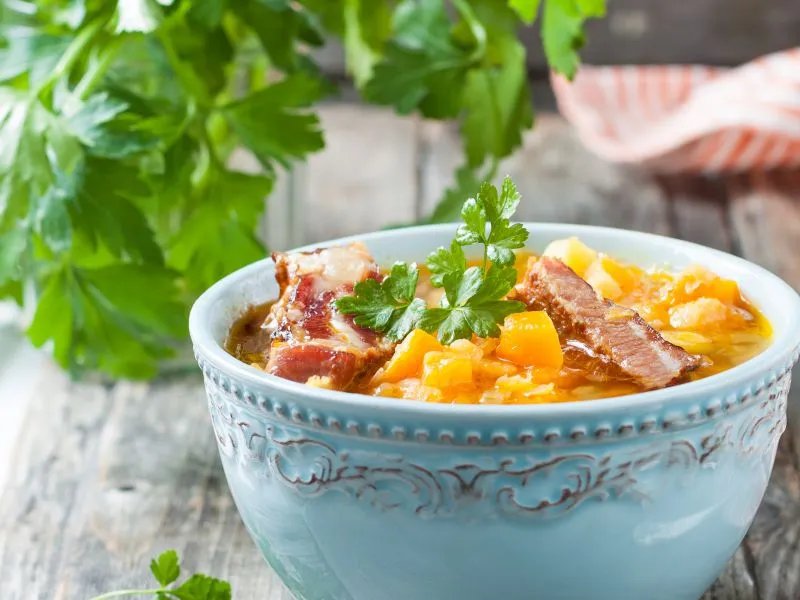 武汉首家方舱医院闭院，出院后的新冠感染患者需要注意些什么？