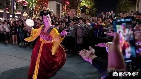 大唐不夜城的不倒翁如此火的原因是什么？