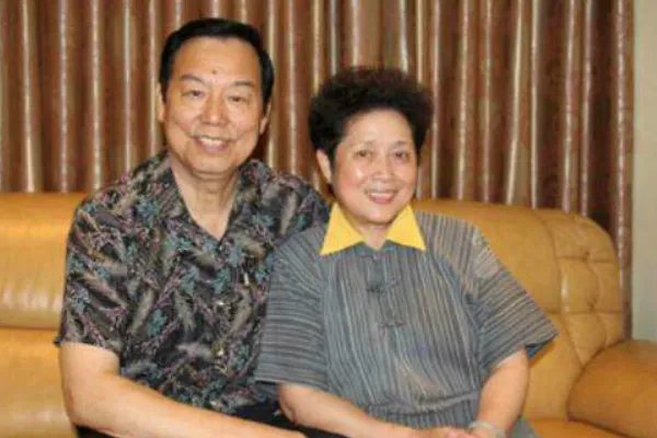 黄婉秋的老公是谁？