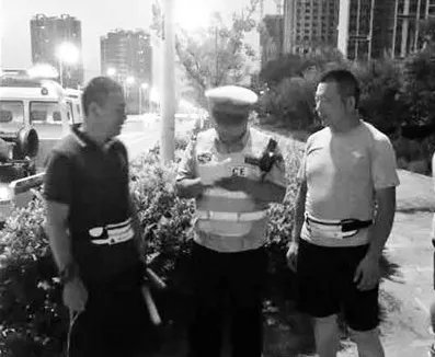 交警是如何劝导暴走团的？