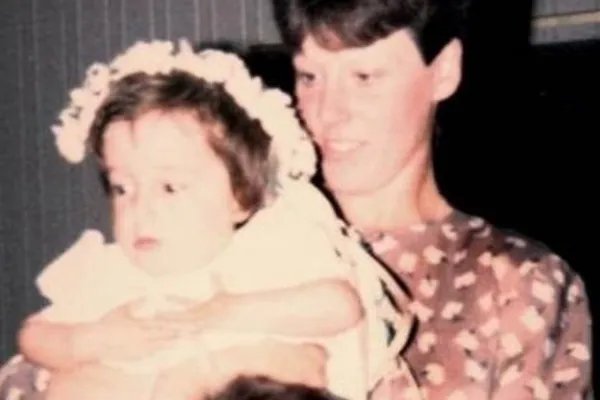 世界上最小的新娘完婚 丈夫1.85米是妻子的一倍还多