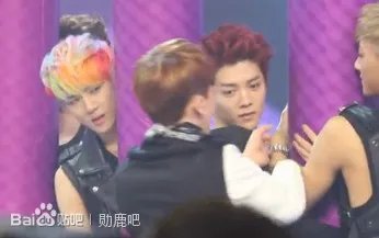 球吴世勋快本可爱颂的动图、还有他其他的动图+图片都可以 要萌啊