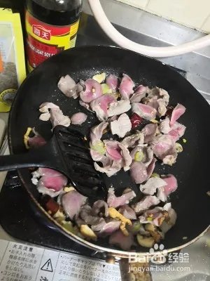 鸡胗炒青椒的做法