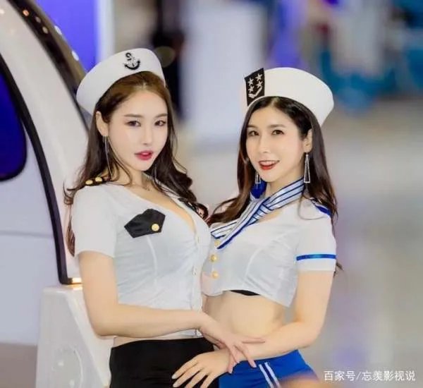 三十五岁韩国美熟女突然走红,丰满身材让韩国网友欲罢不能,你怎么看?