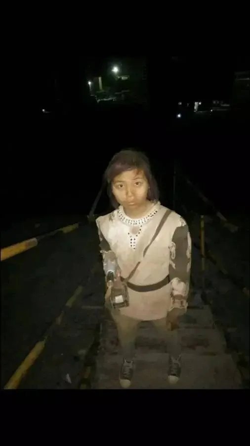 这位20岁工地女孩自拍，震惊了所有男人！！