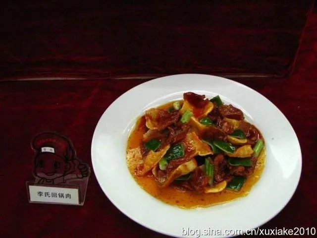 上句是：锦上添花无人记，接下句？