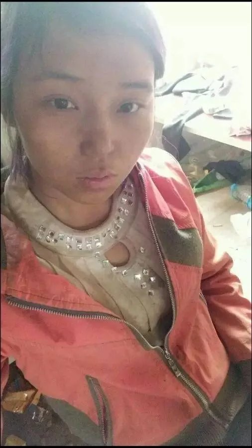 这位20岁工地女孩自拍，震惊了所有男人！！