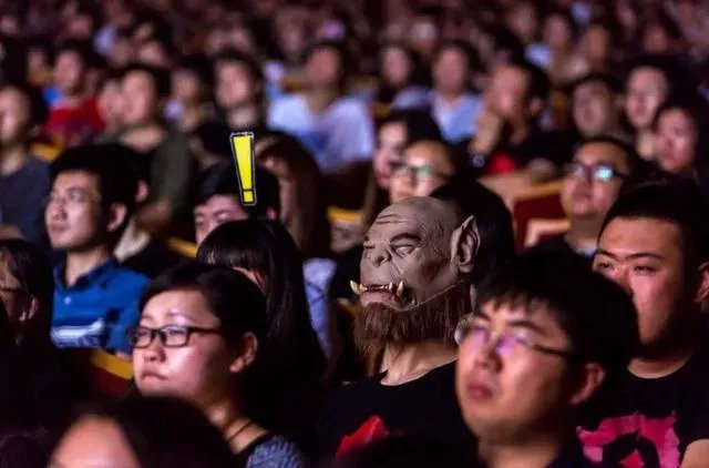 上海一高校女寝阳台被屎空袭,对此你怎么看?