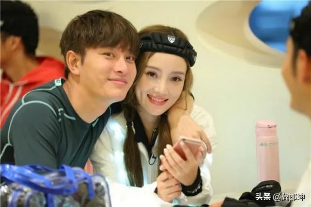 李小璐贾乃亮被拍到离婚后首次合体,你怎么看?