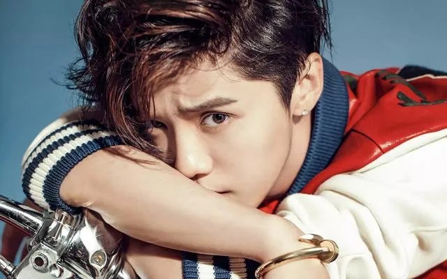 余文乐低调结婚收获一堆祝福;而公布恋情的鹿晗却被脱粉,怎么看待这两件事?