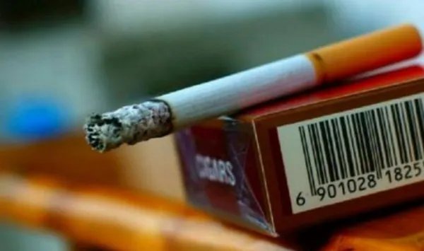 托人买了50条香烟，竟全是假的，销售假烟是否犯法？