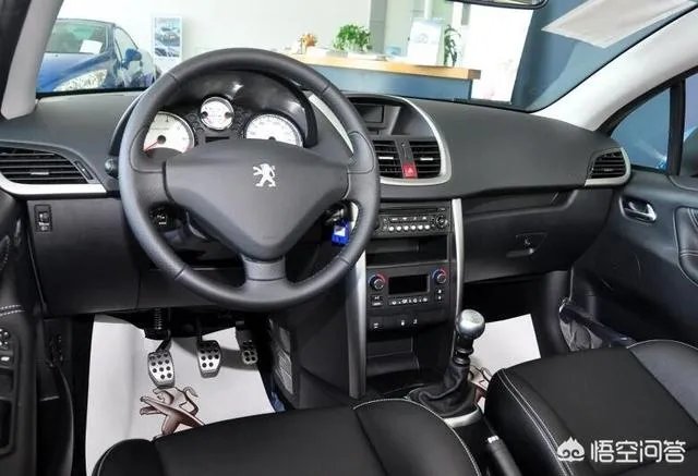 卖9万的13年的二手标致207CC和16年的二手传祺GA6相比，你觉得是选敞篷的，还是家用的？为什么？