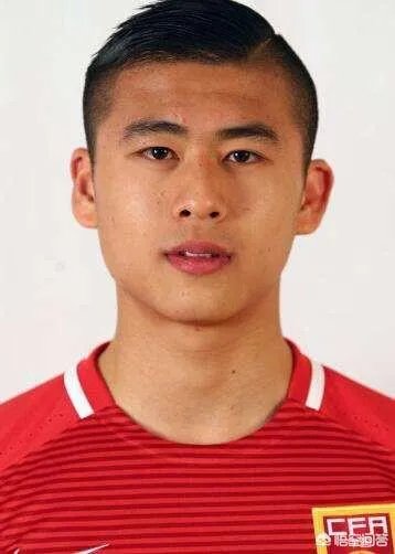 张玉宁入围荷甲50大U21新星,如何看待?