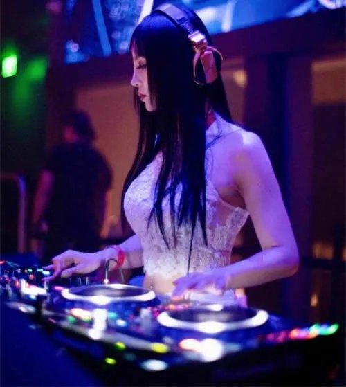 PGone新恋情曝光 女方身份及照片私照一览