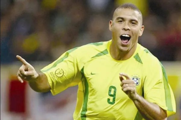 巴西足球史上十大前锋,卡卡与内马尔谁的成就和地位更高？