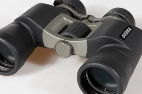 第一架望远镜是谁发明的？