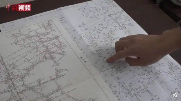 小伙默画全国铁路示意图的原因是什么?