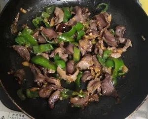 鸡胗炒青椒的做法