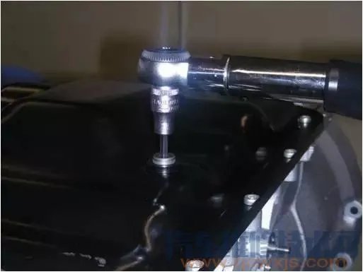 自动变速箱阀体总成拆卸与安装（教程图解）