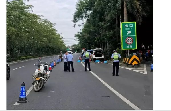 南宁白沙大道楼房倒塌