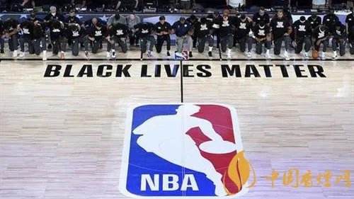 NBA球员集体下跪抗议 种族之间矛盾怎么才能化解