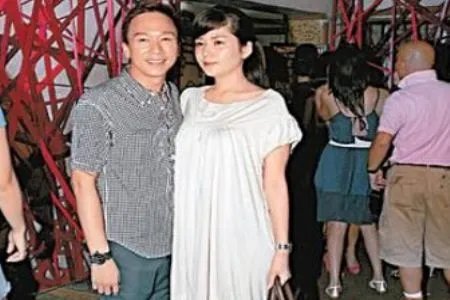 黄家强老婆是做什么的  两人在发廊一见钟情