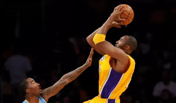 欧文建议NBA标志换成科比，他出此建议的原因是什么？