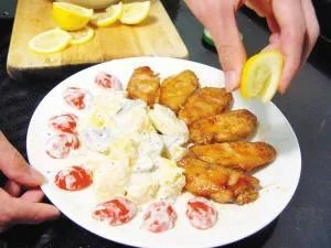 上句是：锦上添花无人记，接下句？