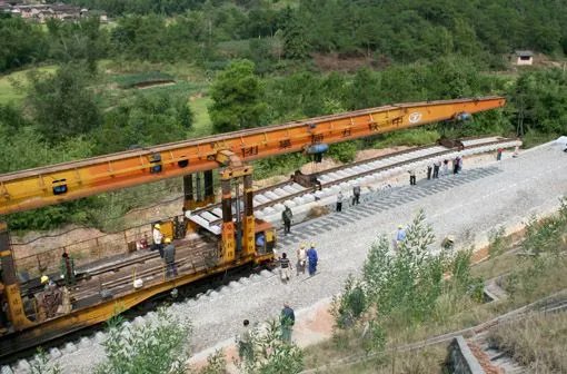 铁路路基是怎么铺设的