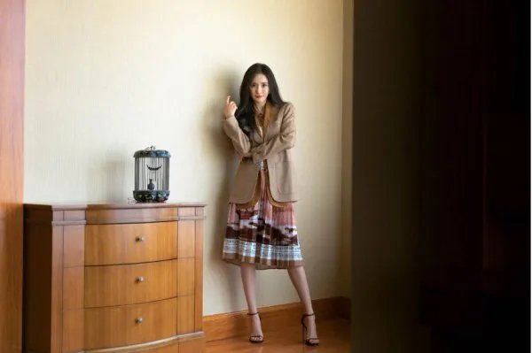 “你的人生你随意”，粉丝是明星发展的基石，为何郑爽总是怼自己的粉丝？