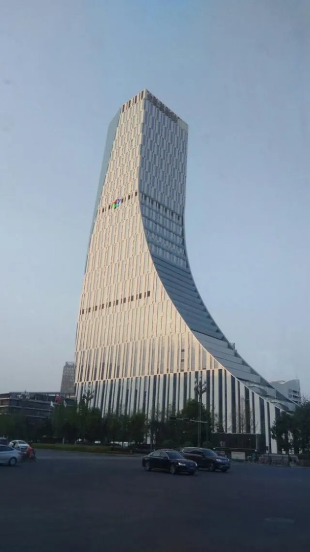 请问一下，在成都新都区工作，有必要去城区办理人才落户吗？比如高新区，天府新区？