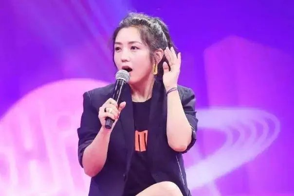 何洁十大热门歌曲排行榜：《小永远》上榜，第三催人泪下