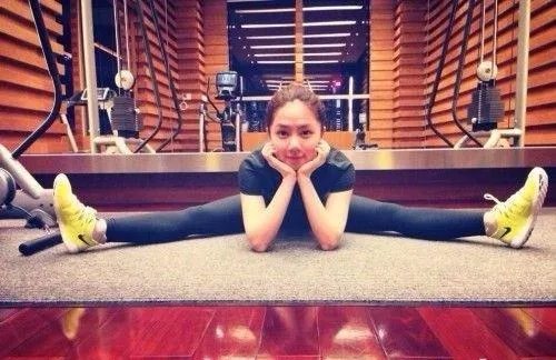 邓紫棋为什么金鱼嘴