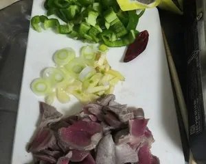 鸡胗炒青椒的做法