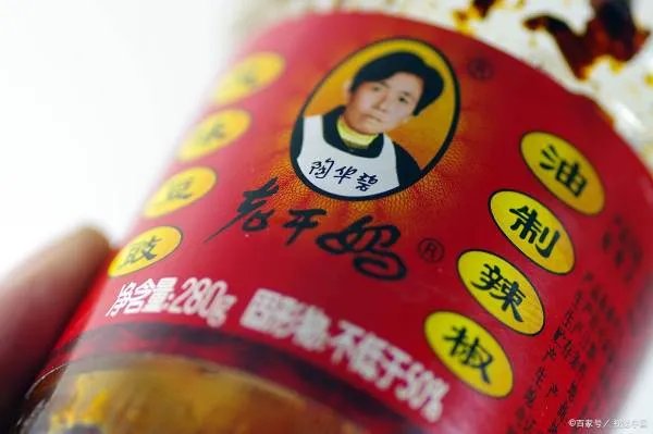 马化腾告了老干妈，到底是怎么回事呢？