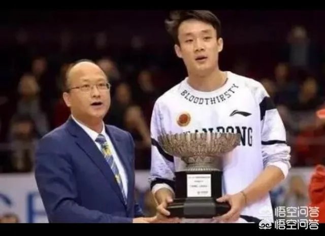 丁彦雨航蝉联CBA常规赛MVP！怎么评价小丁这赛季的表现？