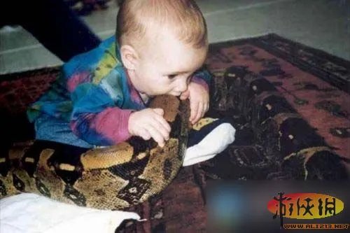 “00后”13岁小情侣当爹妈 盘点那些雷人父母