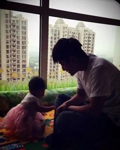 李小璐微博骂她女儿诅咒者 口水大战因何始?