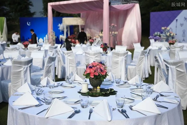 现在可以办婚礼宴席吗 一般多少钱一桌？