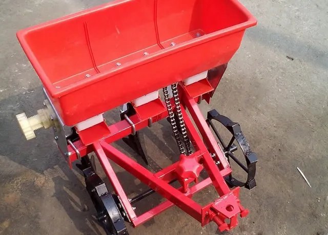 【新型玉米播种机】什么是免耕播种机 新型玉米播种机的优点