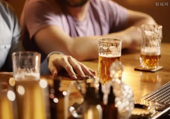 上海酒吧发生持械斗殴 视频曝光现场一滩血和脑浆