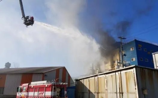 韩国庆北浦项一钢铁厂起火 伤亡情况不明