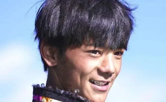 丁真爆火后，他的家人包括他自己生活上有了怎样的改变？