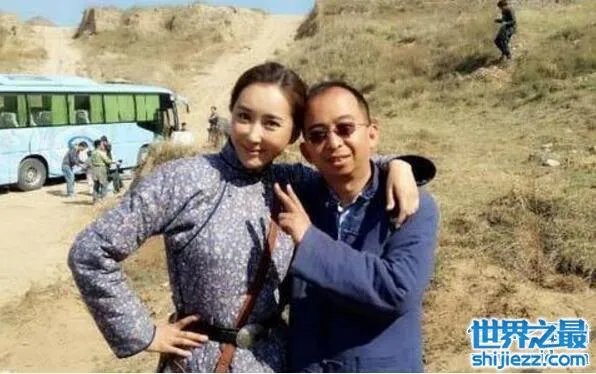 导演巨兴茂的老婆照片曝光，好漂亮(颜值差距太大) 