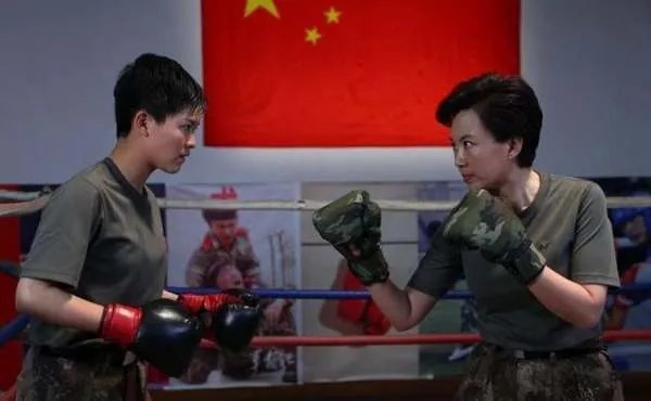 麻辣女兵主题曲和片尾曲